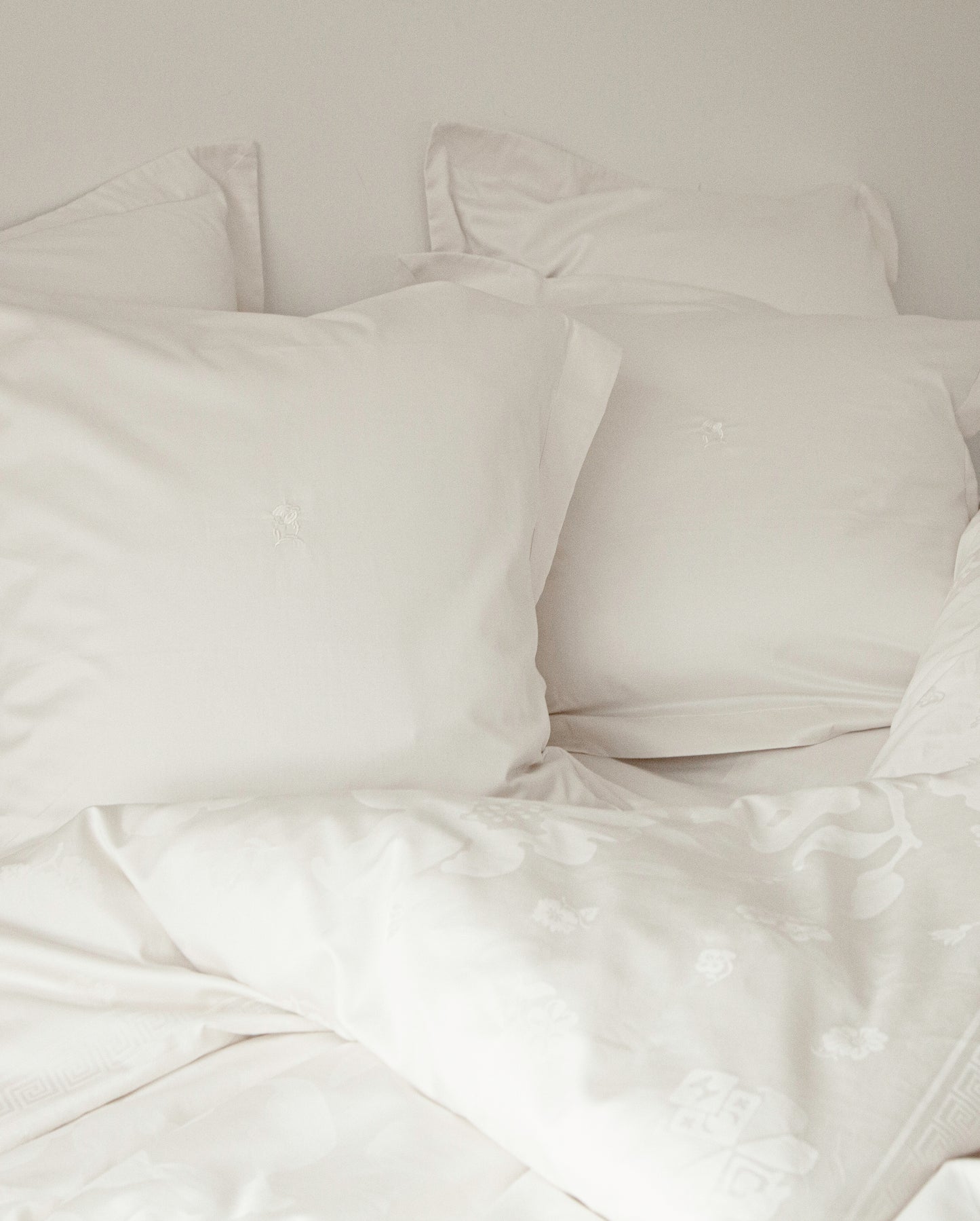 FOUNTAIN BLOSSOM PILLOW CASE WHITE CHALK