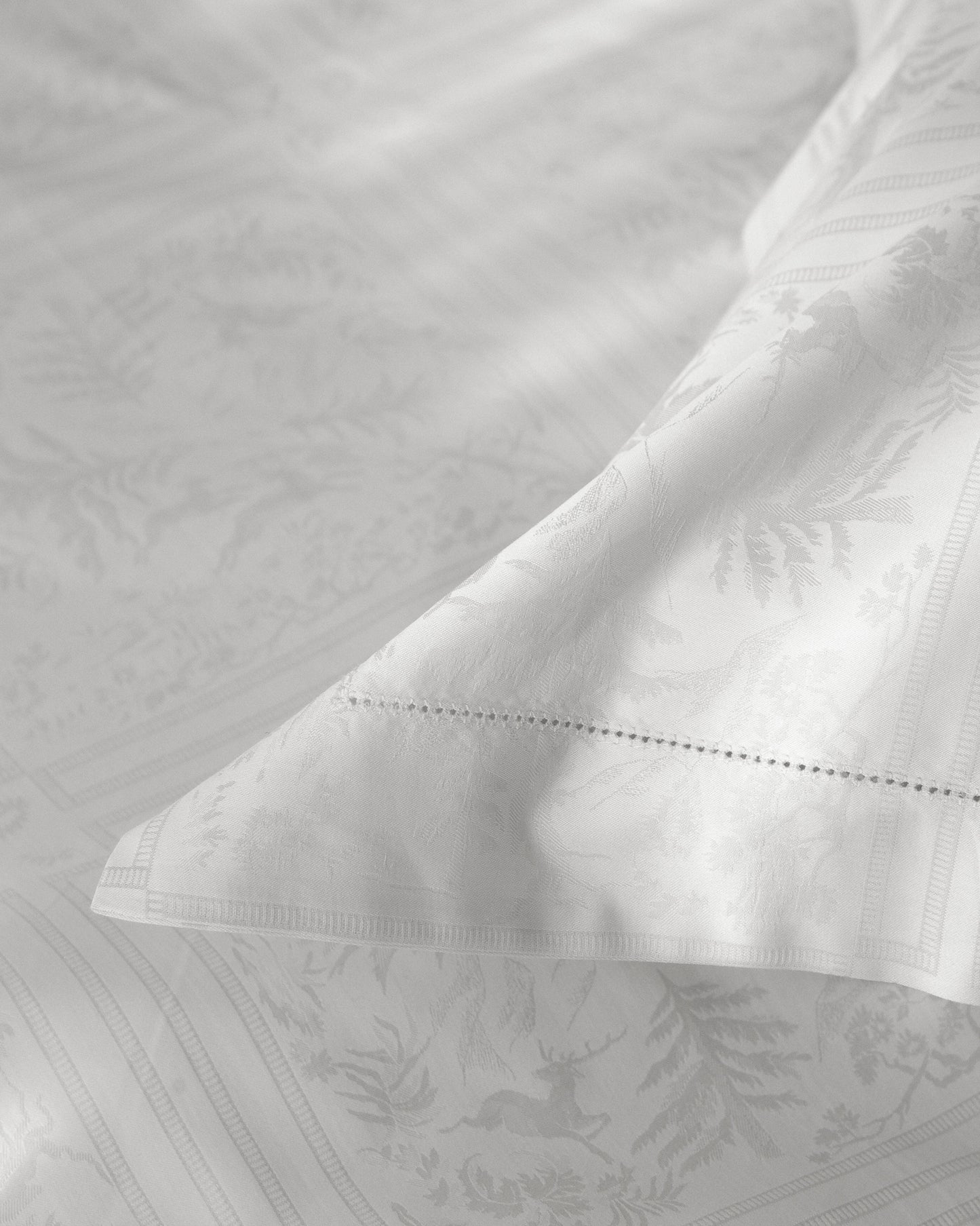 WONDER SCAPE PILLOW CASE PALE ASH