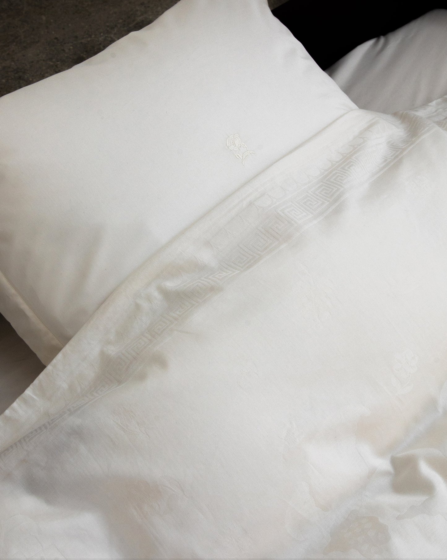 FOUNTAIN BLOSSOM PILLOW CASE WHITE CHALK